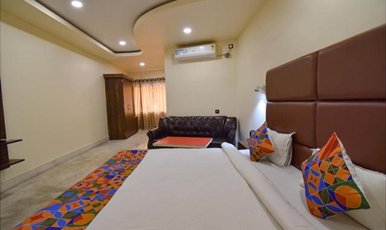 Fabhotel Rr Suites กูวาฮาติ ภายนอก รูปภาพ